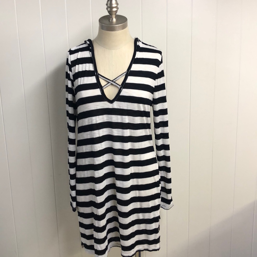 Miken Swim Black White Striped Hooded Cover Up ❤️
